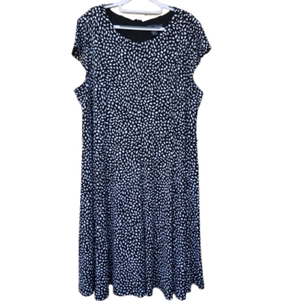 Jessica Howard Plus Geo-Print A-Line Dress Black White Stretch Cap Sleeves